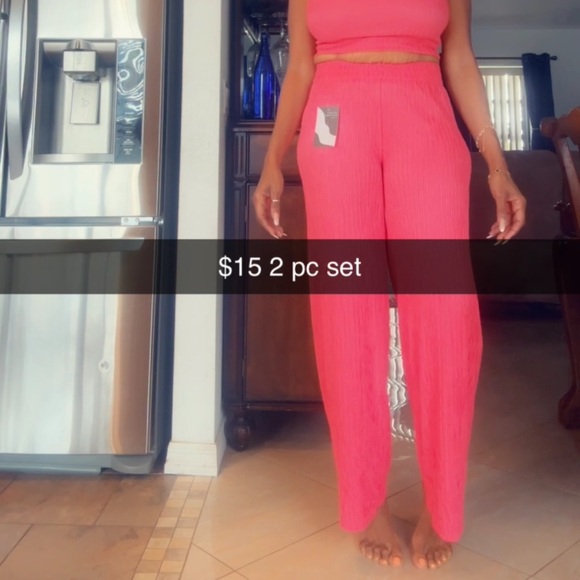 Vibrant Women's Cropped Pants Set - Picture 3 of 5